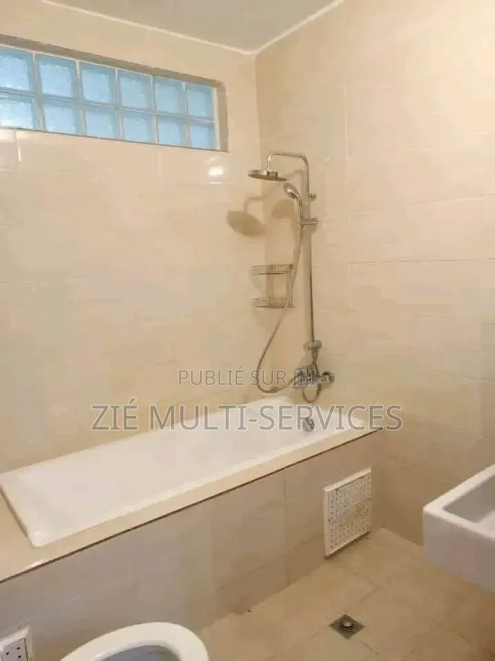 Meublé 6chbre Duplex dans Zié Multi-Services, Cocody à Vendre