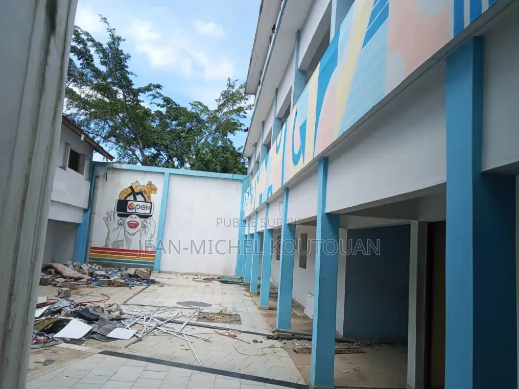14chbre Blocs d'appartements dans Cocody à Vendre