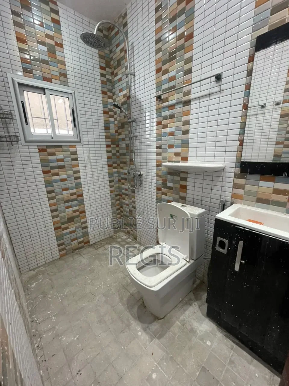 5chbre Duplex dans Regis, Cocody à Louer