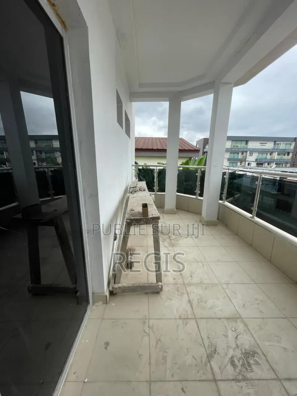 5chbre Duplex dans Regis, Cocody à Louer