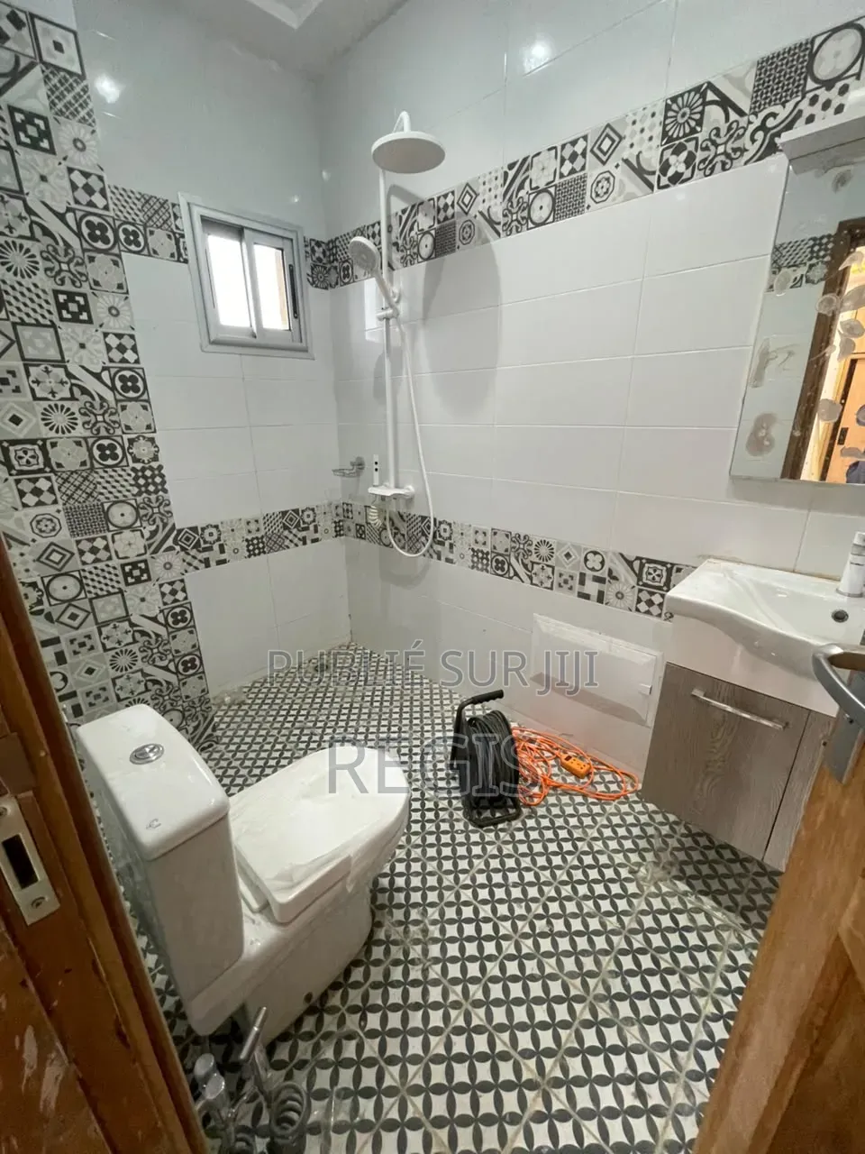 5chbre Duplex dans Regis, Cocody à Louer