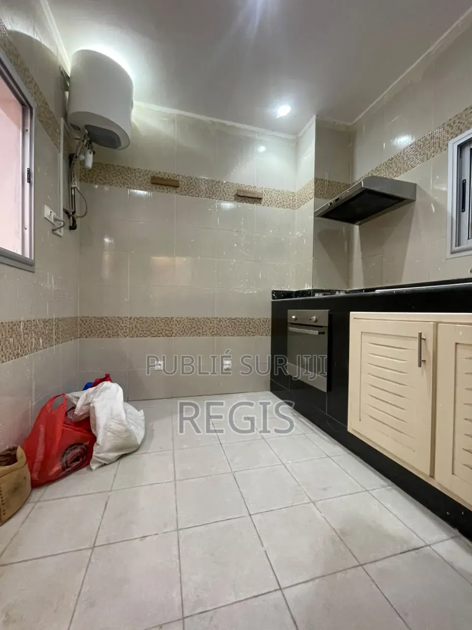 5chbre Duplex dans Regis, Cocody à Louer