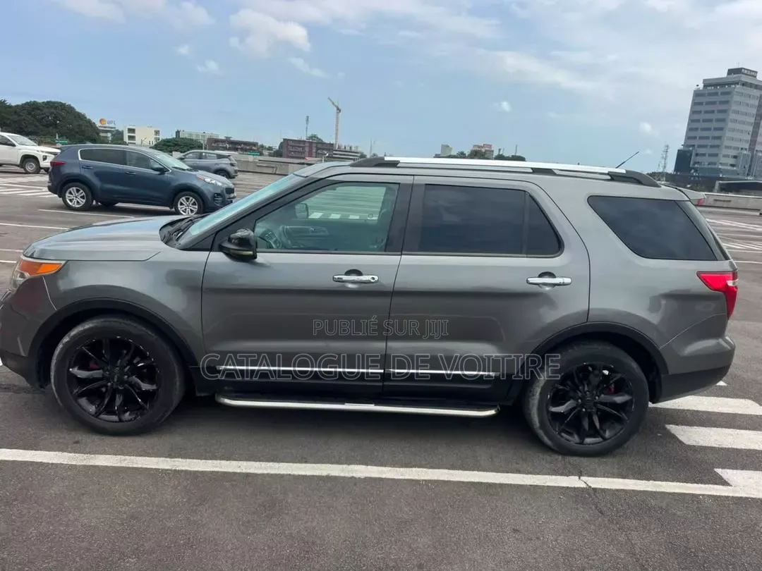 Ford Explorer 2014 Gris