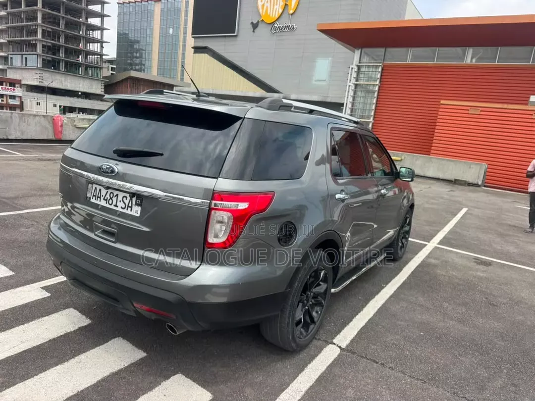 Ford Explorer 2014 Gris