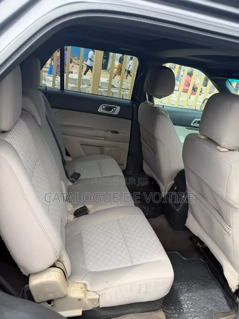 Ford Explorer 2014 Gris