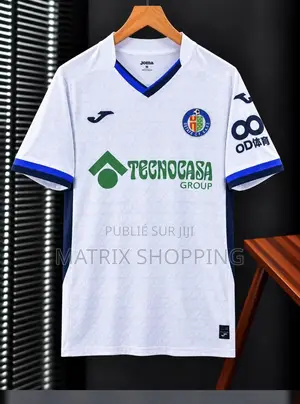 Maillots De Football Et Vêtements Tendance