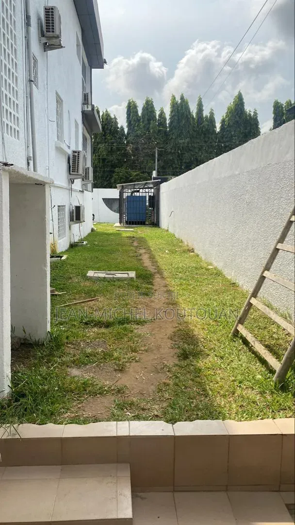 Villa Duplex De 14 Pièces Cocody Au Vallon