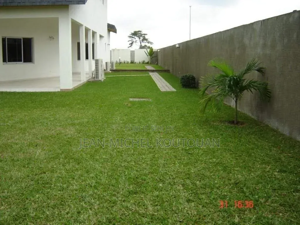 14chbre Duplex dans Cocody à Vendre