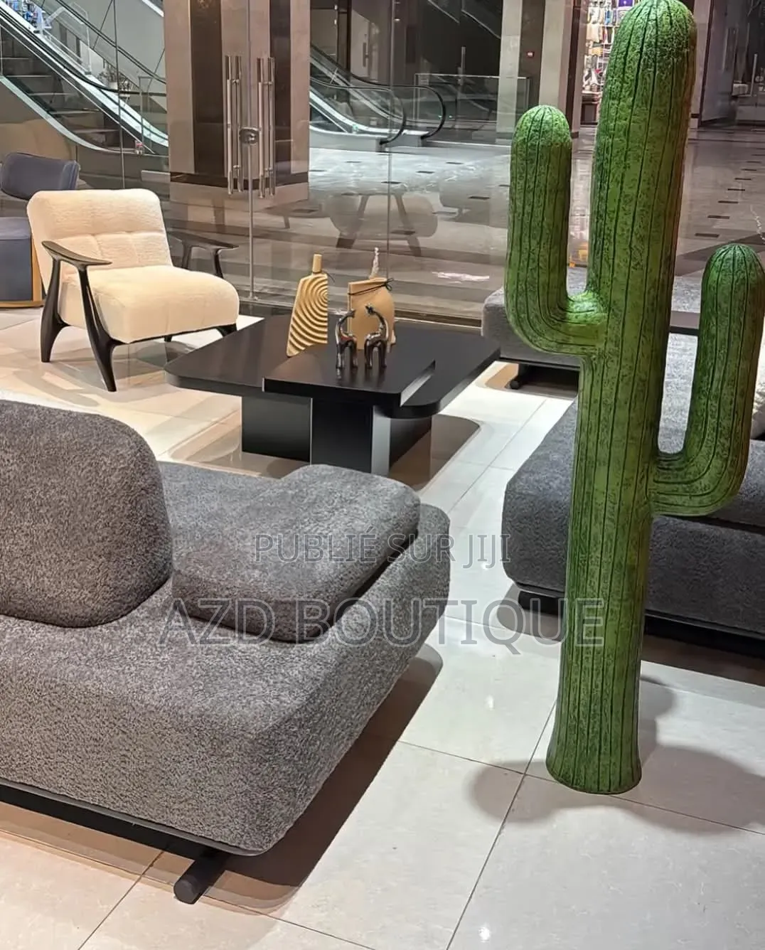 Salon Complet De 6 Places en Velours + Une Bergère + Table Centrale