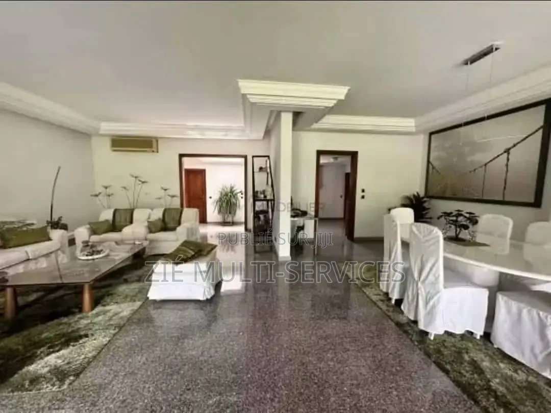 Meublé 4chbre Villa dans Zié Multi-Services, Cocody à Vendre