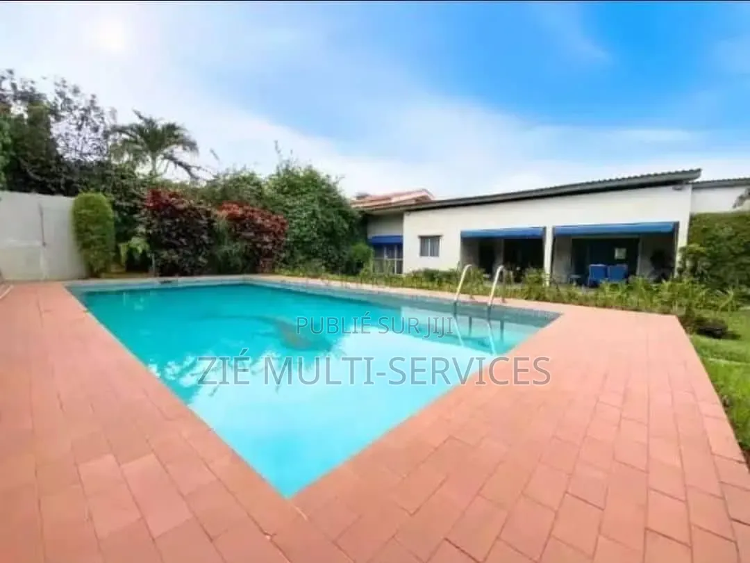 Meublé 4chbre Villa dans Zié Multi-Services, Cocody à Vendre