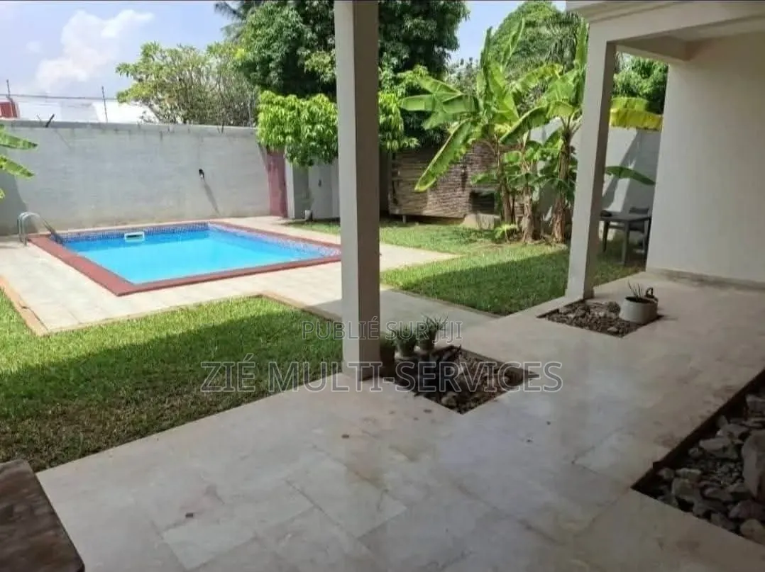 Meublé 9chbre Duplex dans Zié Multi-Services, Deux Plateaux à Vendre