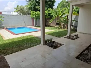 Meublé 9chbre Duplex dans Zié Multi-Services, Deux Plateaux à Vendre