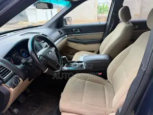Ford Explorer Limited AWD 2019 Gris