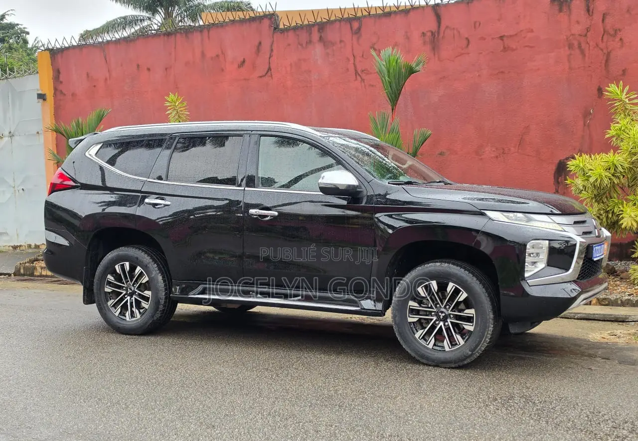 Mitsubishi Pajero IO 2022 Noir