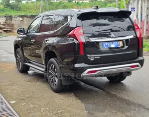 Mitsubishi Pajero IO 2022 Noir
