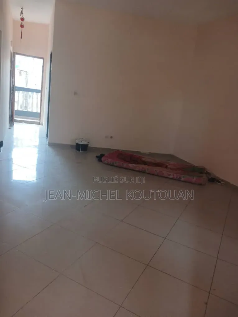 2chbre Appartement dans Cocody à Louer