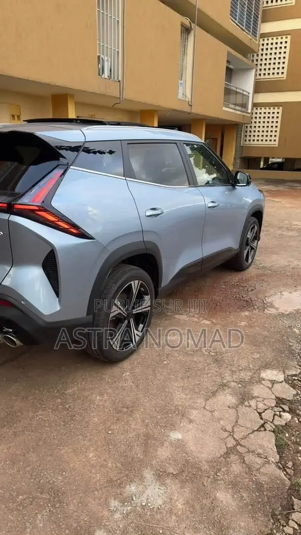 Geely Emgrand X7 2025 Gris