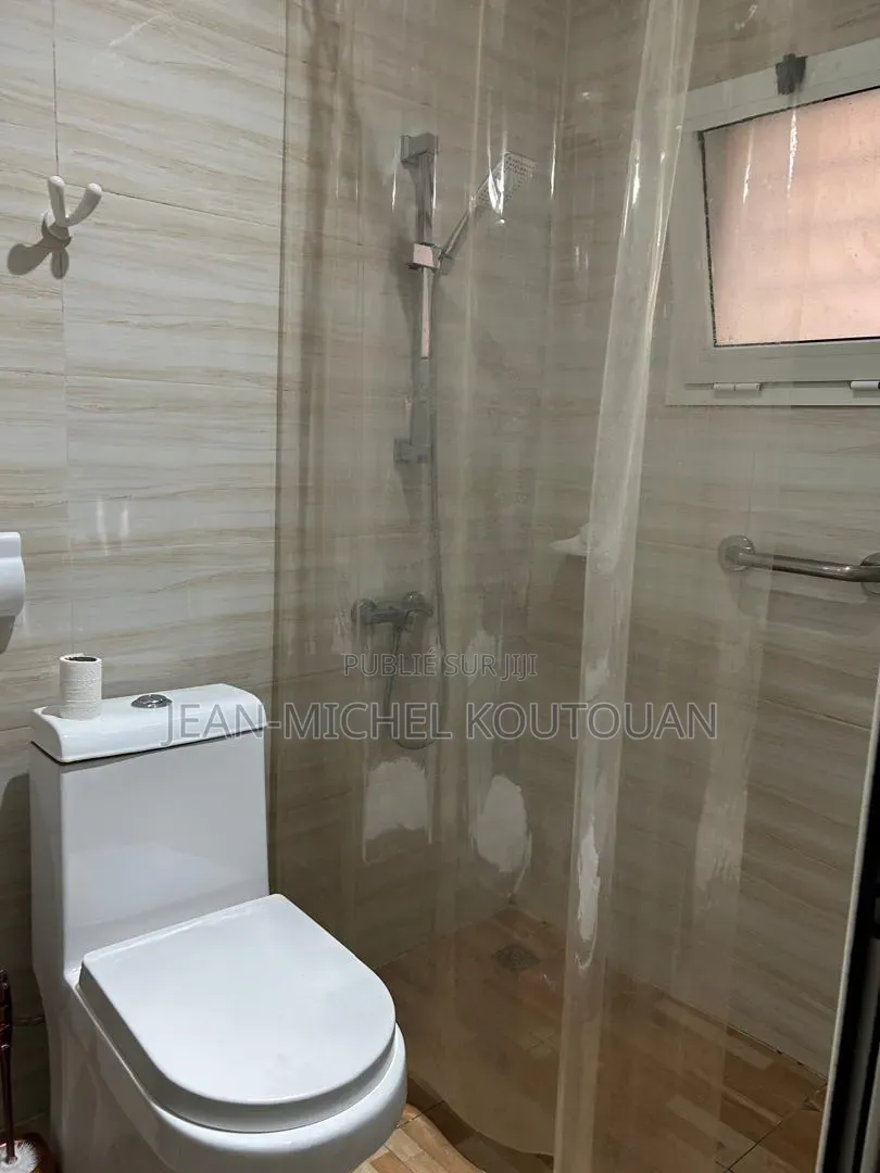 1chbre Appartement dans Cocody à Louer