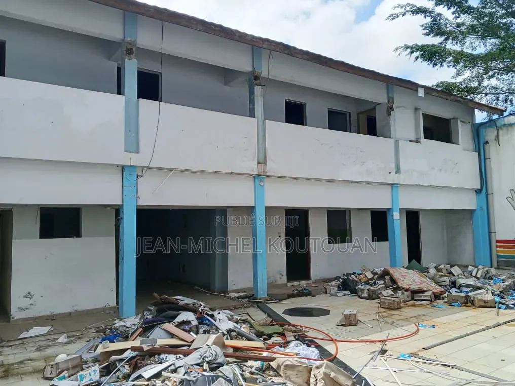 14chbre Blocs d'appartements dans Cocody à Vendre