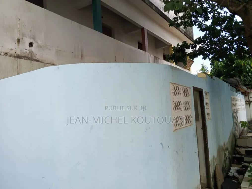 14chbre Blocs d'appartements dans Cocody à Vendre