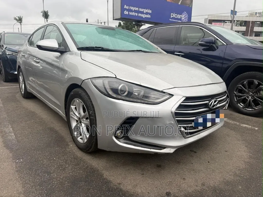 Hyundai Elantra Limited Sedan FWD (2.0L 4cyl 6A) 2017 Gris