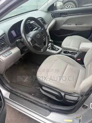 Hyundai Elantra Limited Sedan FWD (2.0L 4cyl 6A) 2017 Gris