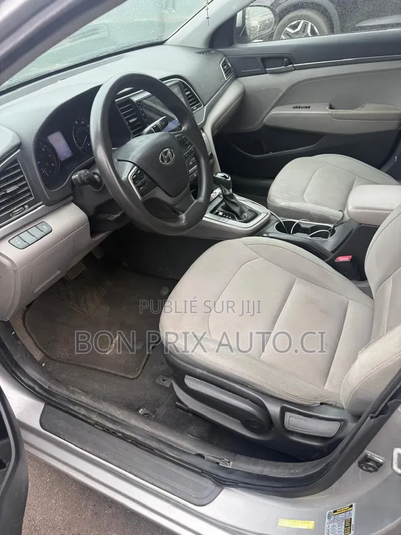 Hyundai Elantra Limited Sedan FWD (2.0L 4cyl 6A) 2017 Gris