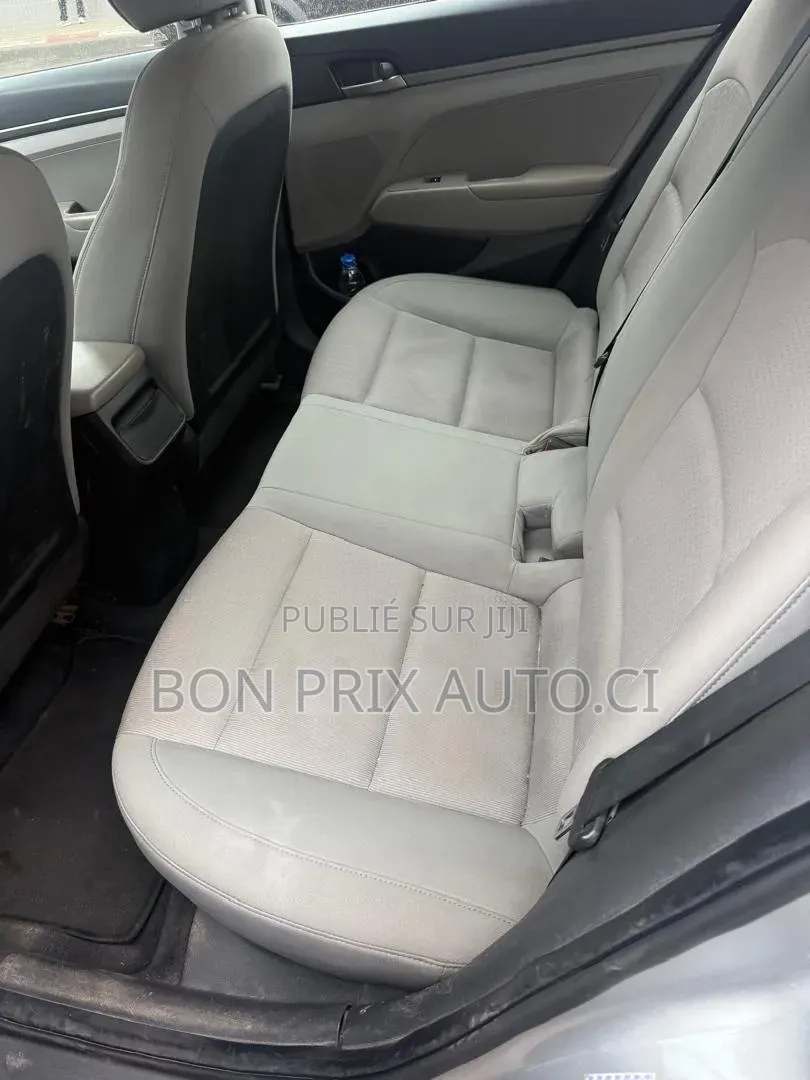 Hyundai Elantra Limited Sedan FWD (2.0L 4cyl 6A) 2017 Gris