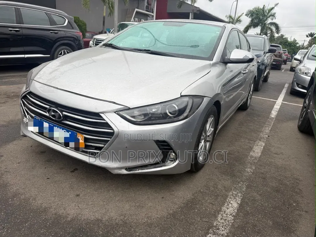 Hyundai Elantra Limited Sedan FWD (2.0L 4cyl 6A) 2017 Gris