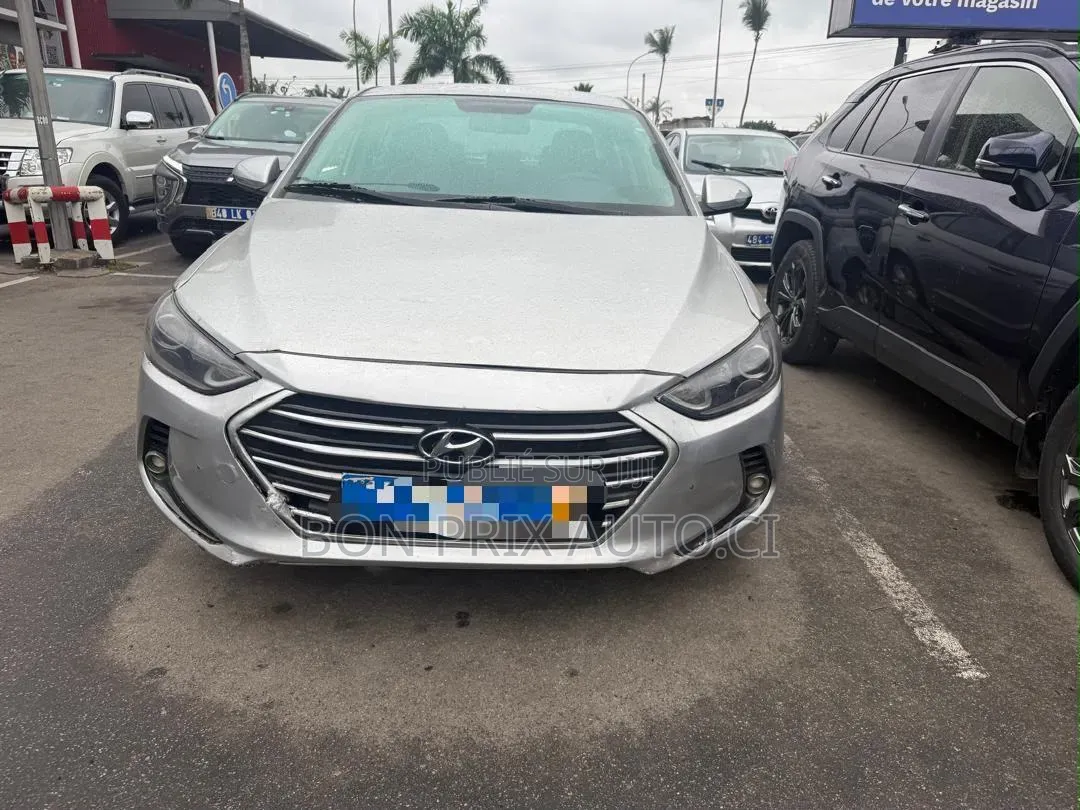 Hyundai Elantra Limited Sedan FWD (2.0L 4cyl 6A) 2017 Gris