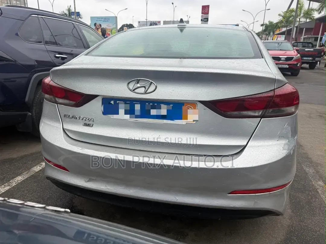 Hyundai Elantra Limited Sedan FWD (2.0L 4cyl 6A) 2017 Gris