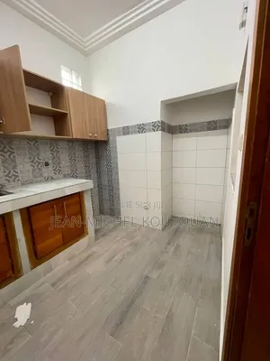 3chbre Appartement dans Cocody à Vendre