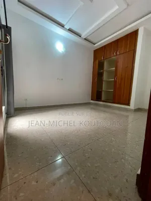 3chbre Appartement dans Cocody à Vendre