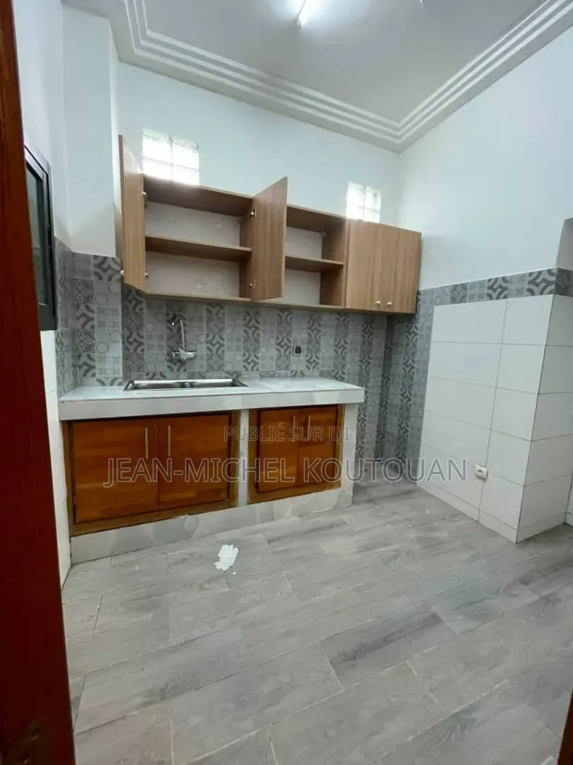 3chbre Appartement dans Cocody à Vendre