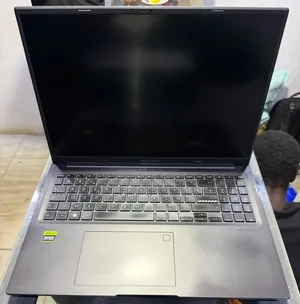 Ordinateur portable Asus Vivobook 16 16GB Intel Core i7 SSD 512GB