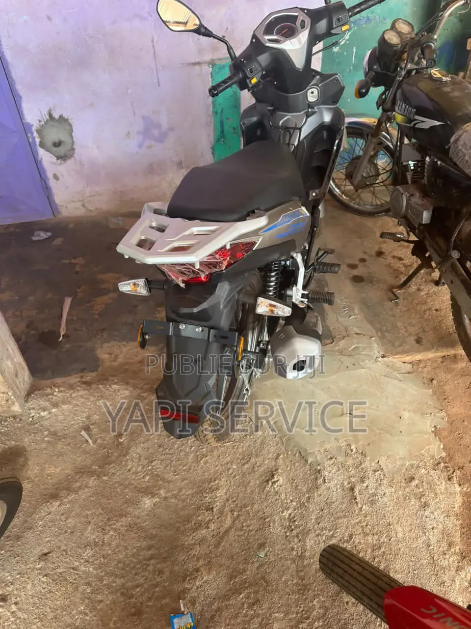 Moto 2024 Beige