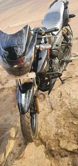 Nouveau TVS Apache 180 RTR 2025 Noir