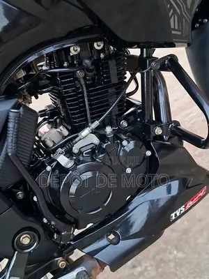 Nouveau TVS Apache 180 RTR 2025 Noir