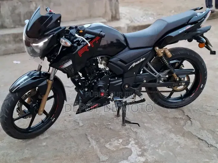 Nouveau TVS Apache 180 RTR 2025 Noir