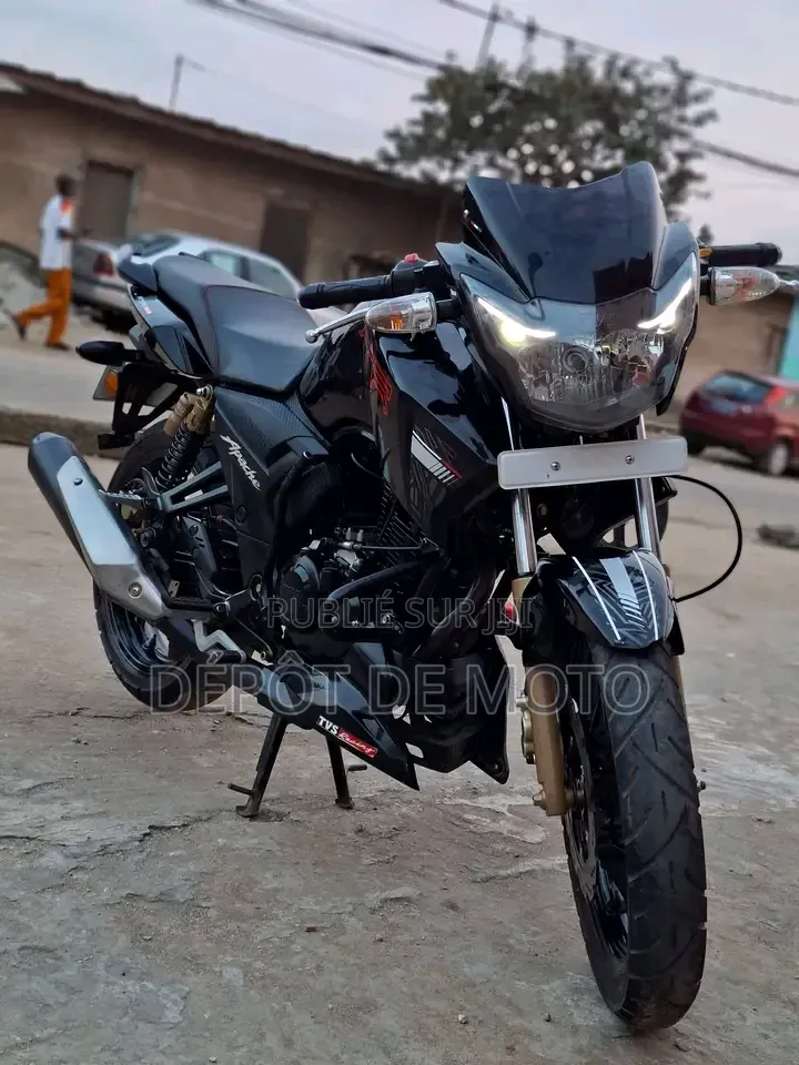 Nouveau TVS Apache 180 RTR 2025 Noir