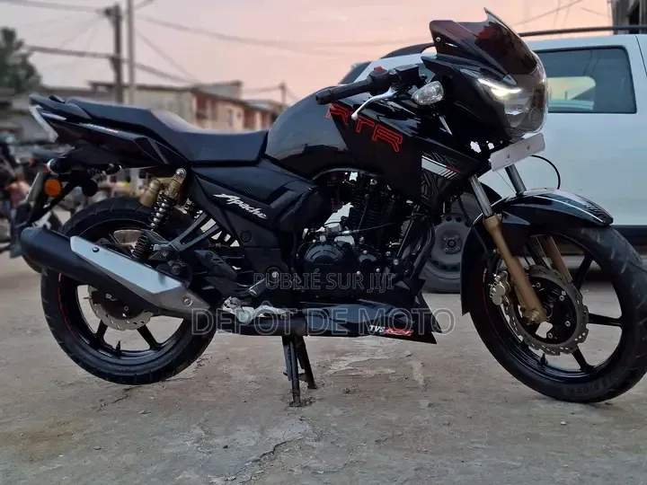 Nouveau TVS Apache 180 RTR 2025 Noir