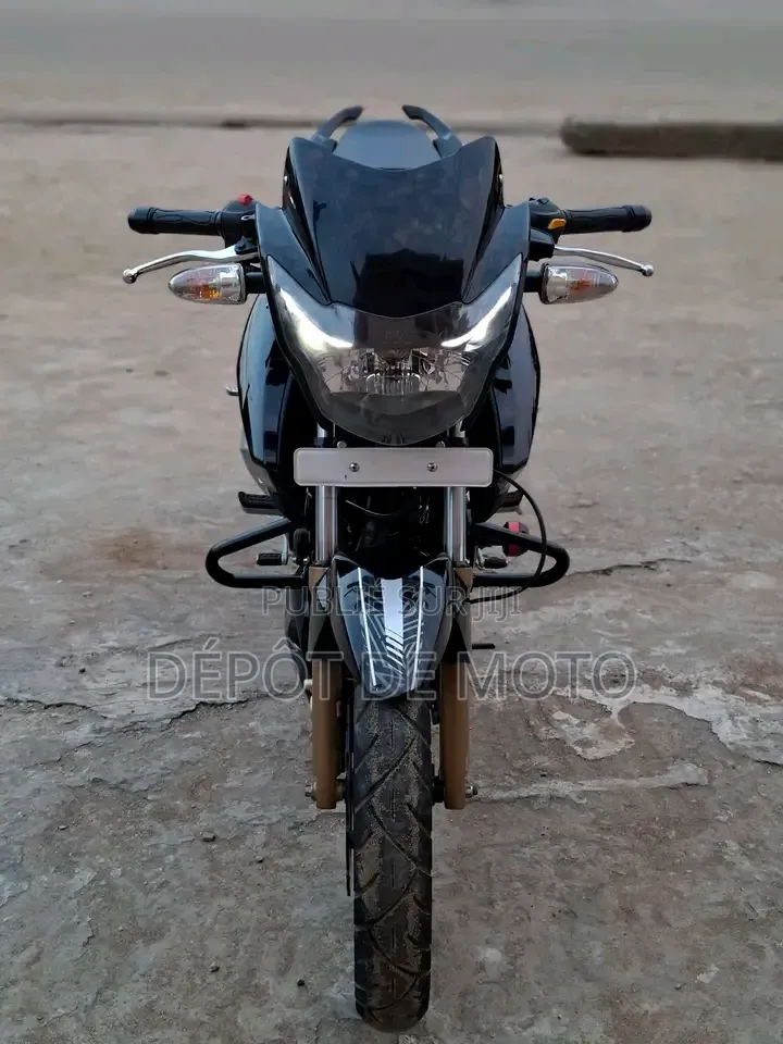 Nouveau TVS Apache 180 RTR 2025 Noir