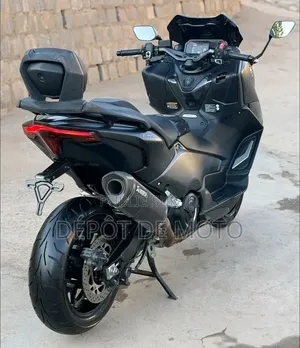 Nouveau Yamaha 2025 Noir