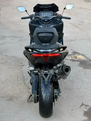 Nouveau Yamaha 2025 Noir