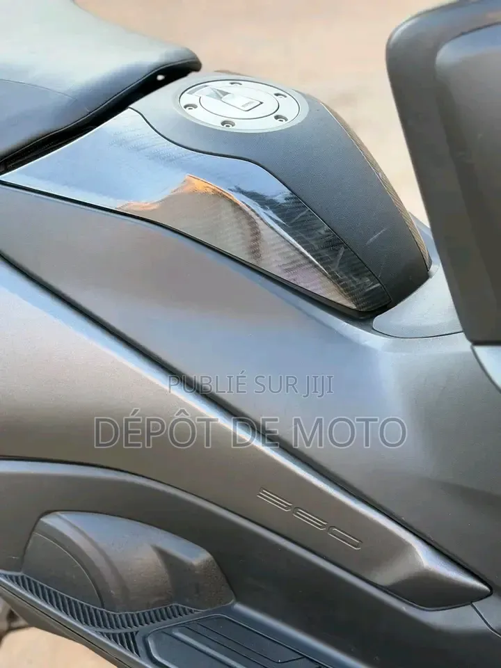 Nouveau Yamaha 2025 Noir