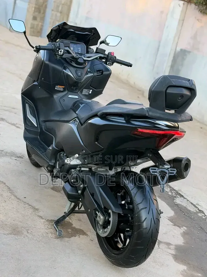 Nouveau Yamaha 2025 Noir