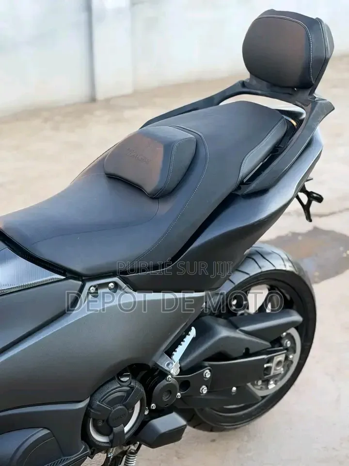 Nouveau Yamaha 2025 Noir