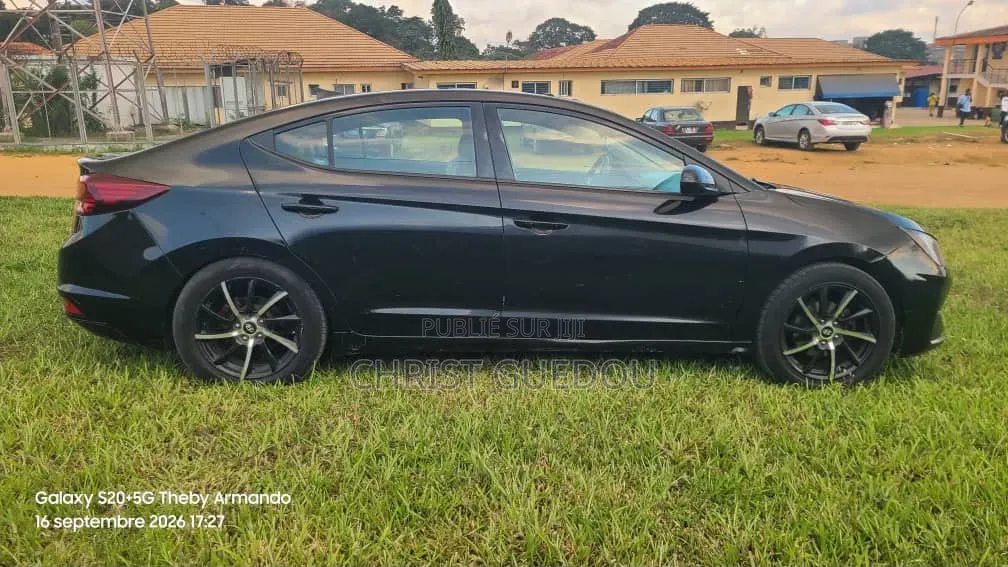 Hyundai Elantra 2021 Noir