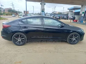 Hyundai Elantra 2021 Noir